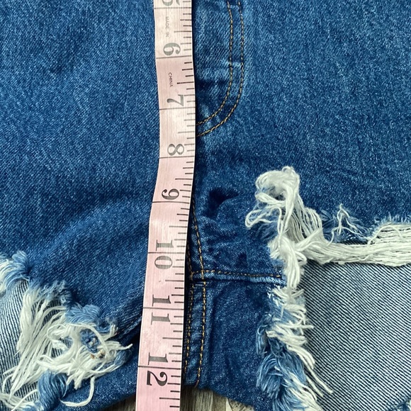 LEVI'S® 501® Original Cutoff Shorts 27 - Picture 5 of 9